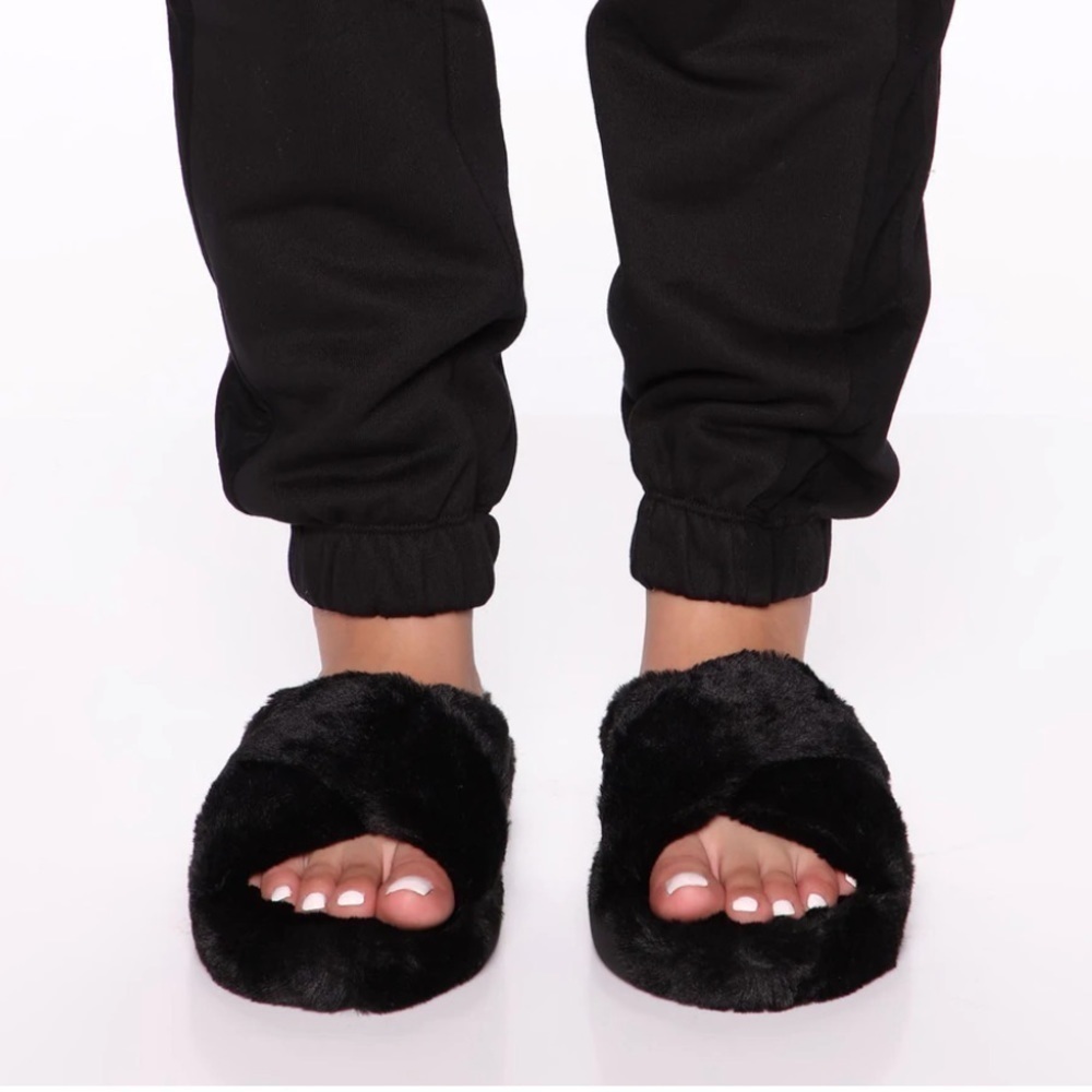 Fashion Nova Day Dreaming Slippers Black